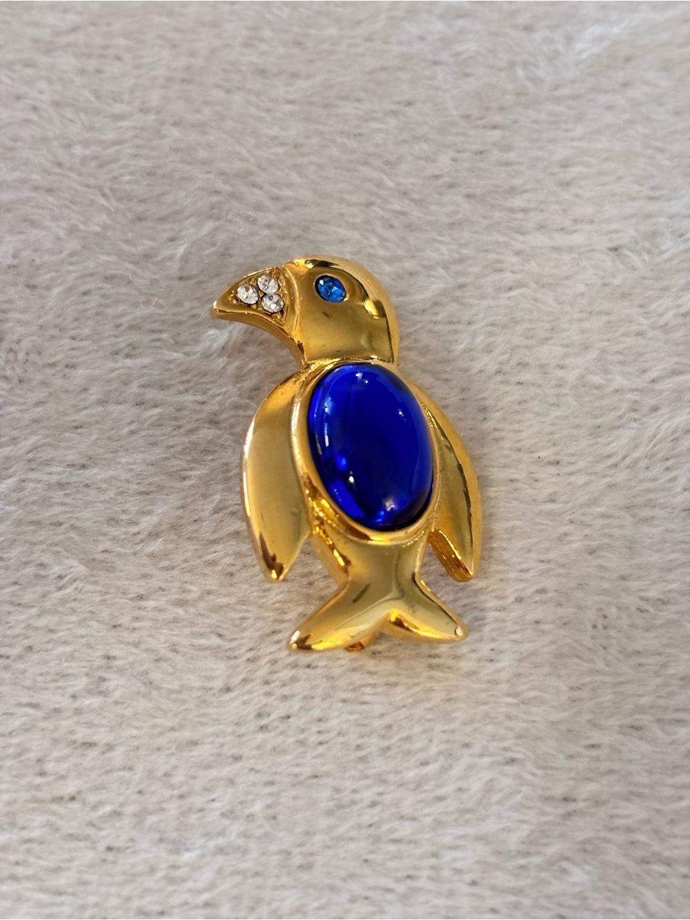 Vintage Puffin Penguin Blue Cabochon Rhinestone Gold Tone Brooch Pin